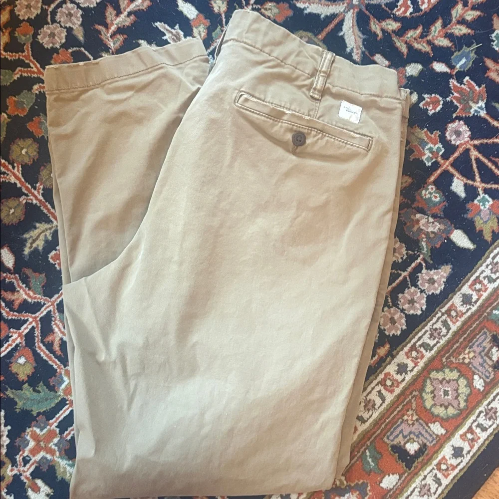 American Eagle Outfitters Men's Flat Front Khaki Chinos